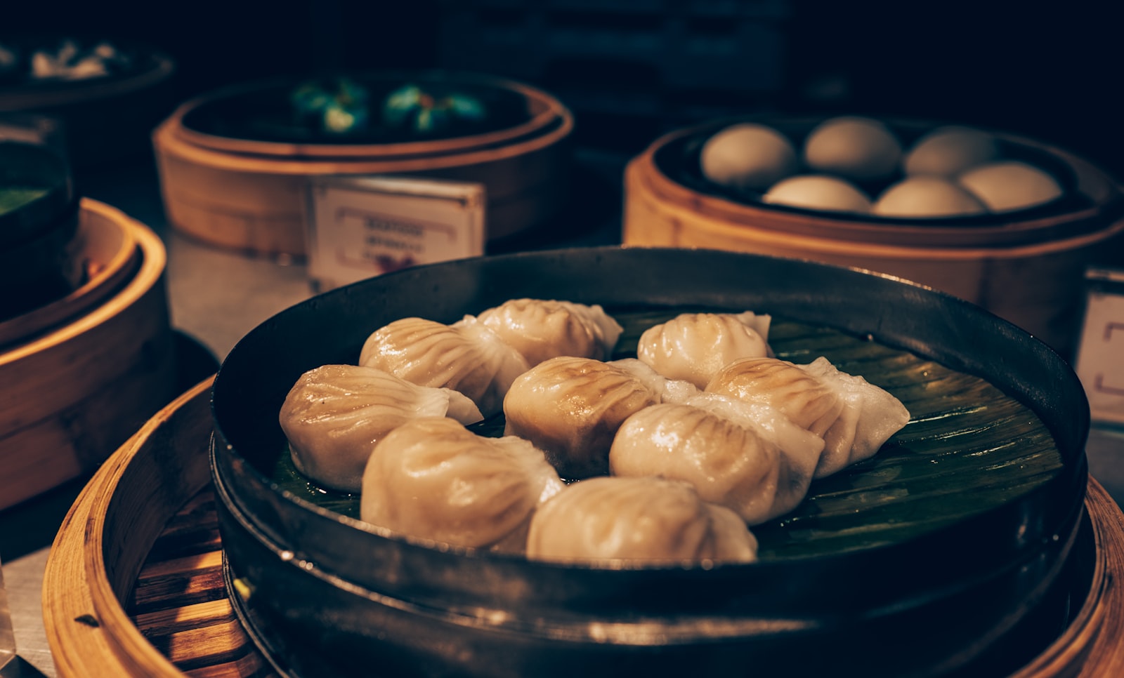 Shanghai Food Crawl: From Xiaolongbao to Hot Pot (2026 Guide)